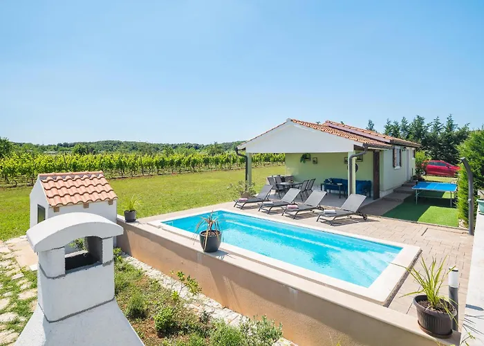 Nice home in Rovinj with 2 Bedrooms, WiFi&Outdoor swimming pool