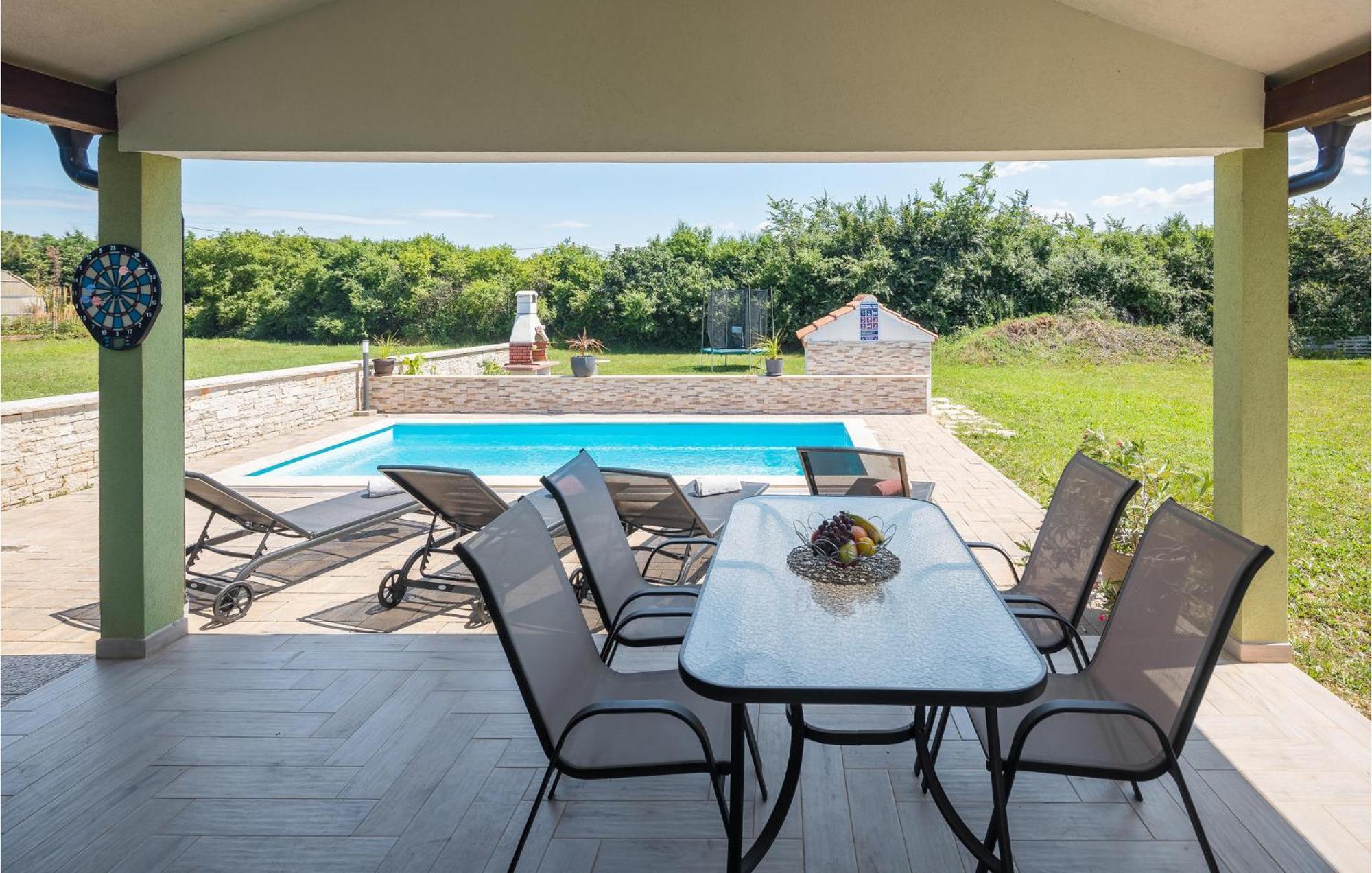 Vakantiehuis In With 2 Bedrooms, Wifi&outdoor Swimming Pool *