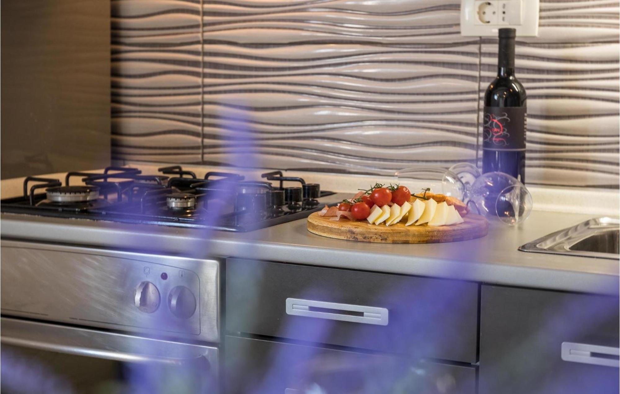 Awesome In With Kitchen Holiday home *