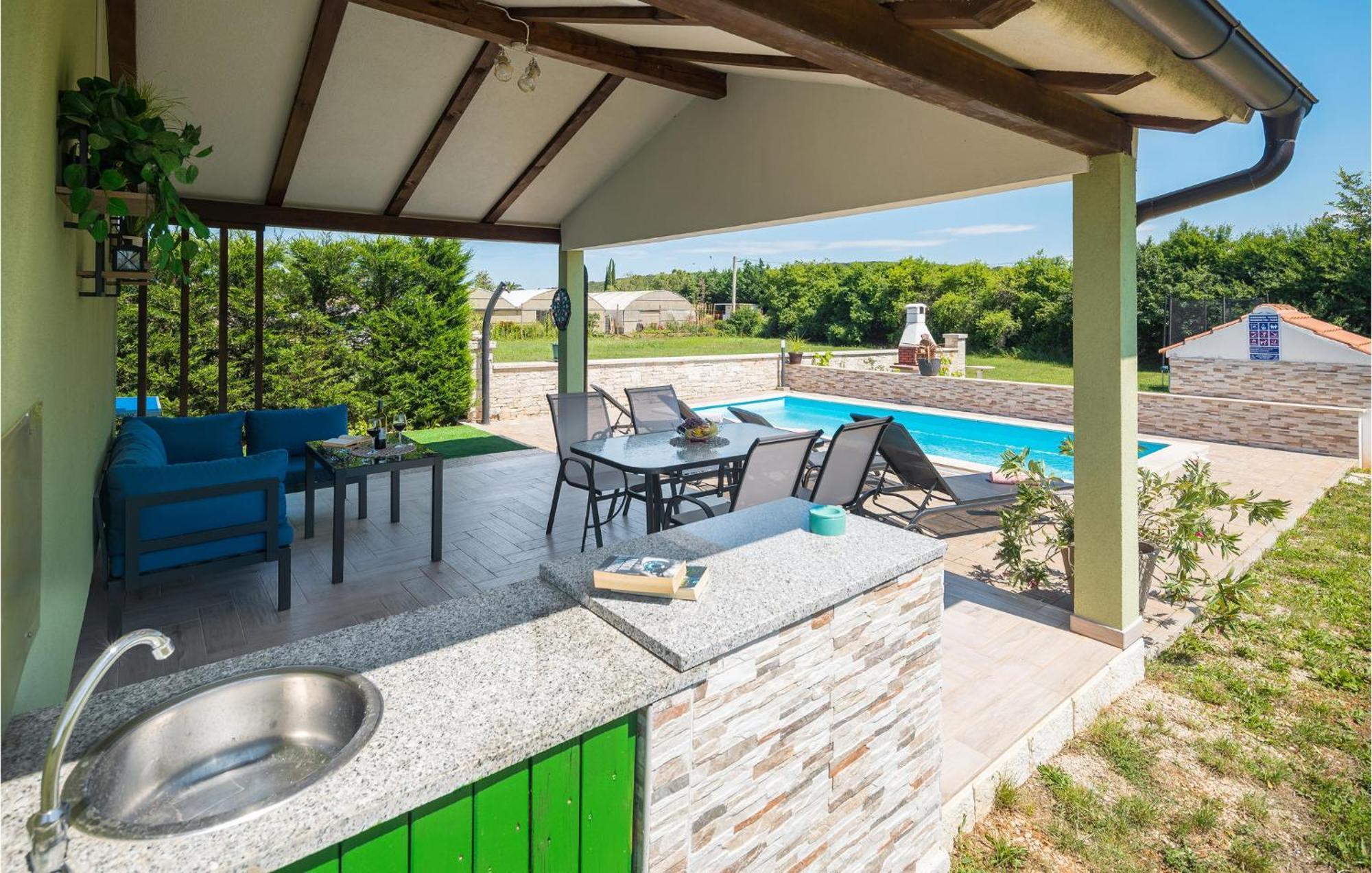 In With 2 Bedrooms, Wifi&outdoor Swimming Pool *