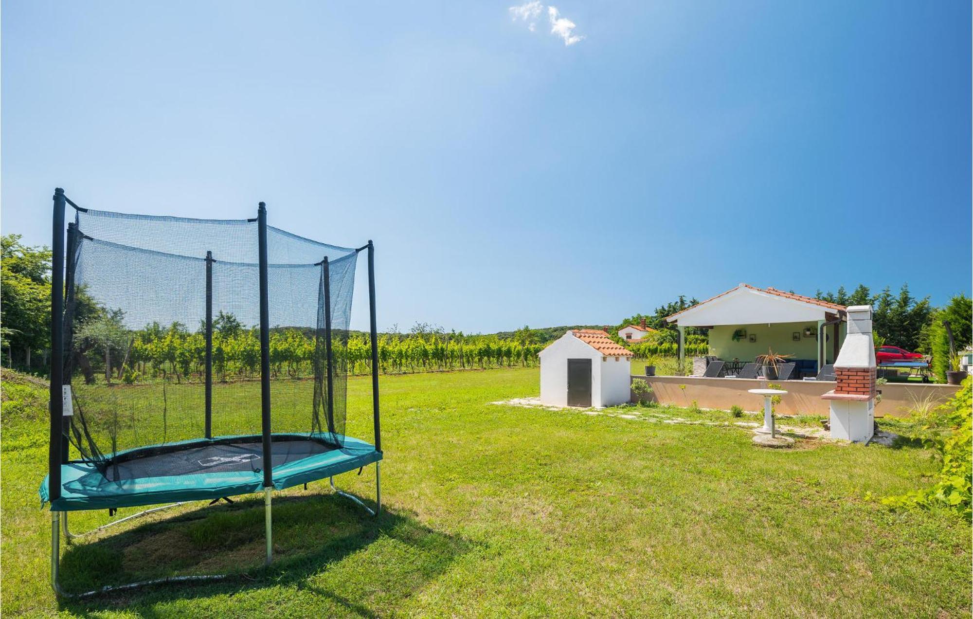 Vakantiehuis In With 2 Bedrooms, Wifi&outdoor Swimming Pool Rovinj